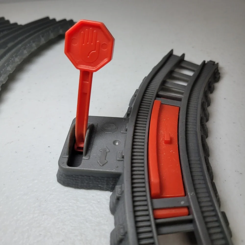 Thomas and Friends TrackMaster Replacement Curved Track with‎ Stop Switch GLK80